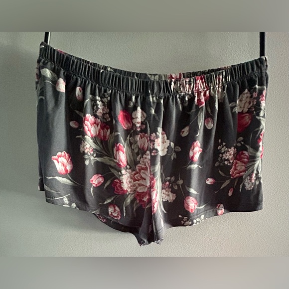 Flora Nikrooz Robe and Floral Pajama Set - Gray and Pink - Picture 5 of 5